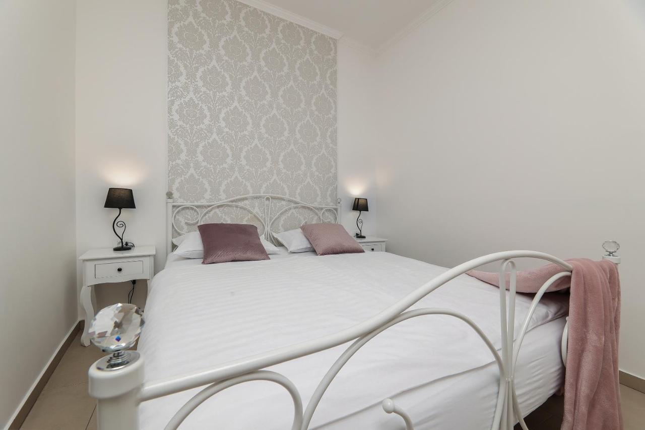 Apartment Borgo Marina - By The Sea *